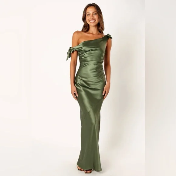 Petal & Pup Selma Off Shoulder Maxi Dress - Picture 1 of 13